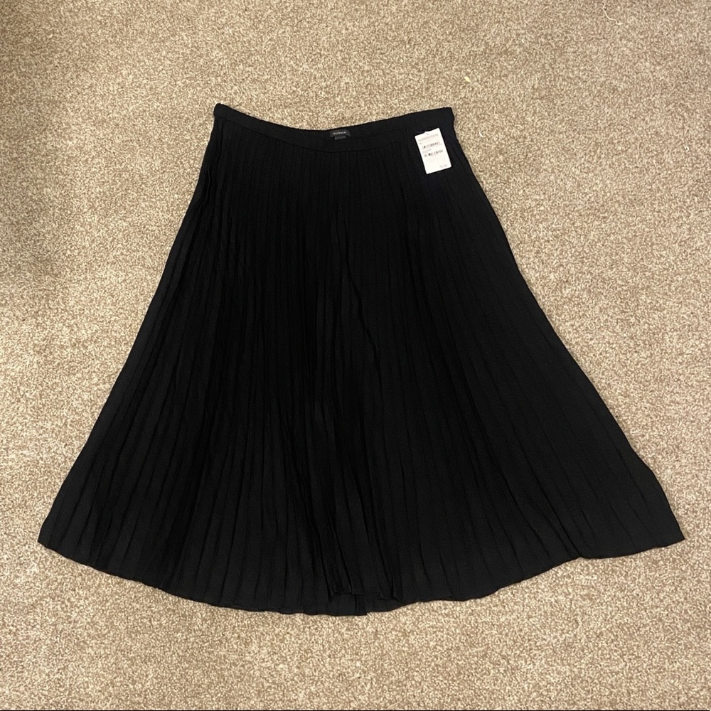 • nordstroms halogen black midi skirt •